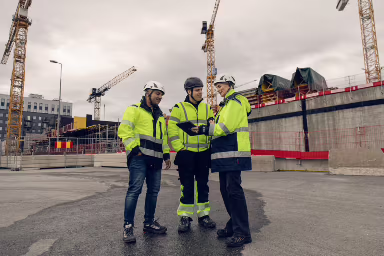 Tre hovedentreprenører blant kraner