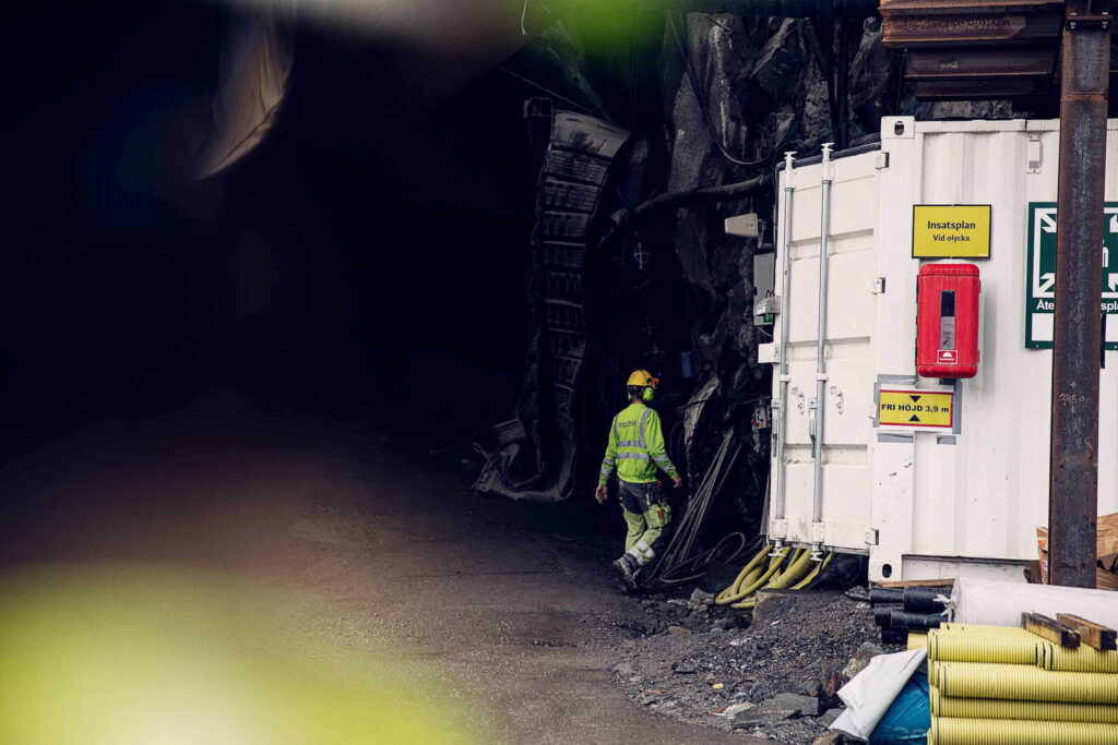 Person som använder Monitor ERP och Infobric Workorder