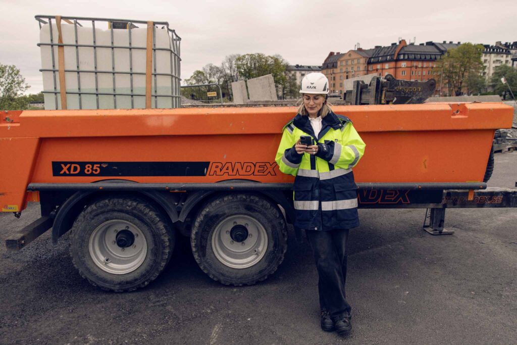 Helena får sin arbetsorder från Monitor ERP