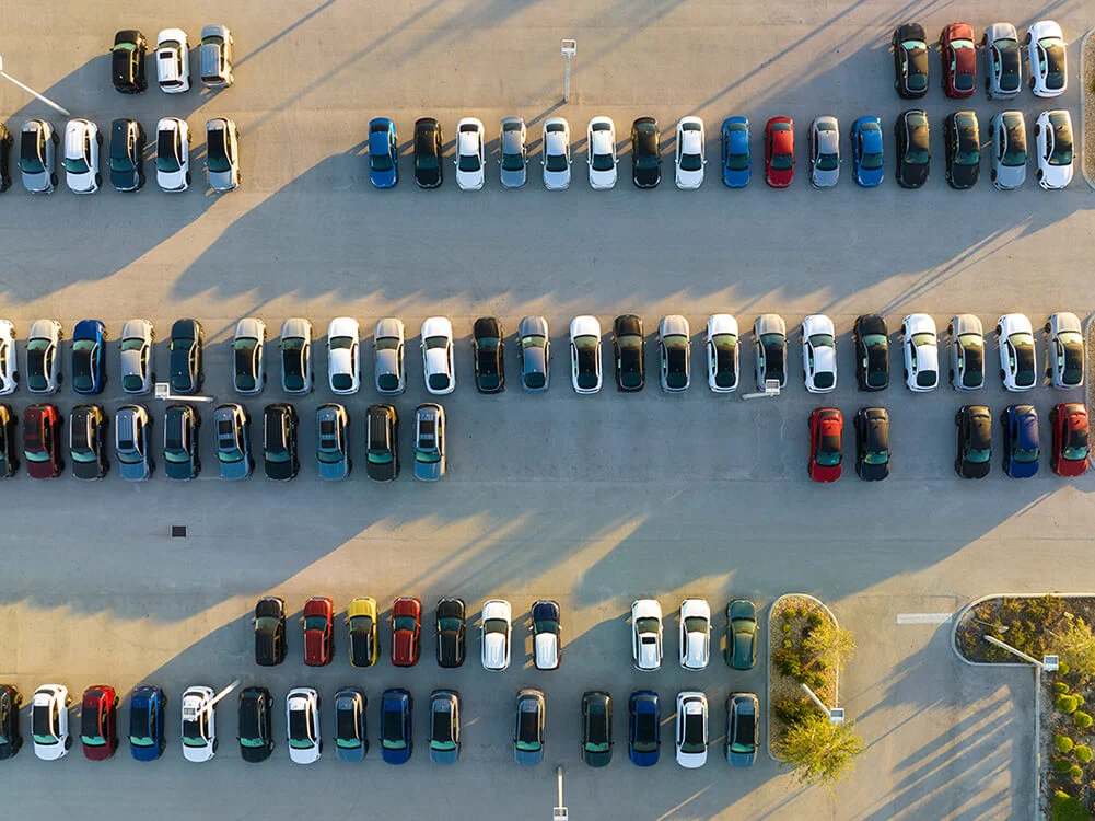 Massor av bilar som hanteras via fleet management