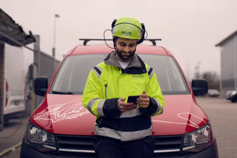 En hantverkare som läster guiden om billeasing