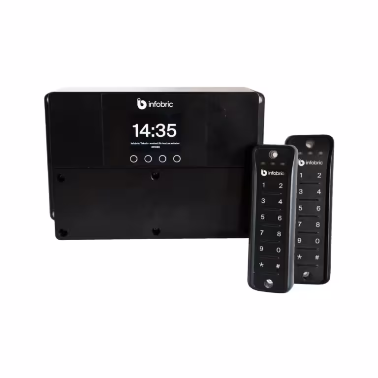 Containerdörr med controlbox och kortläsare för behörighetsstyrd inpassering.