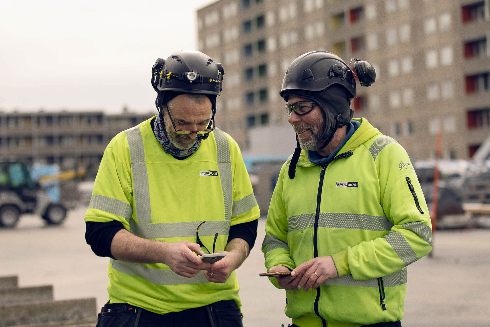 Digital tools enable everyone on site to understand QHSE requirements and report observations and incidents.